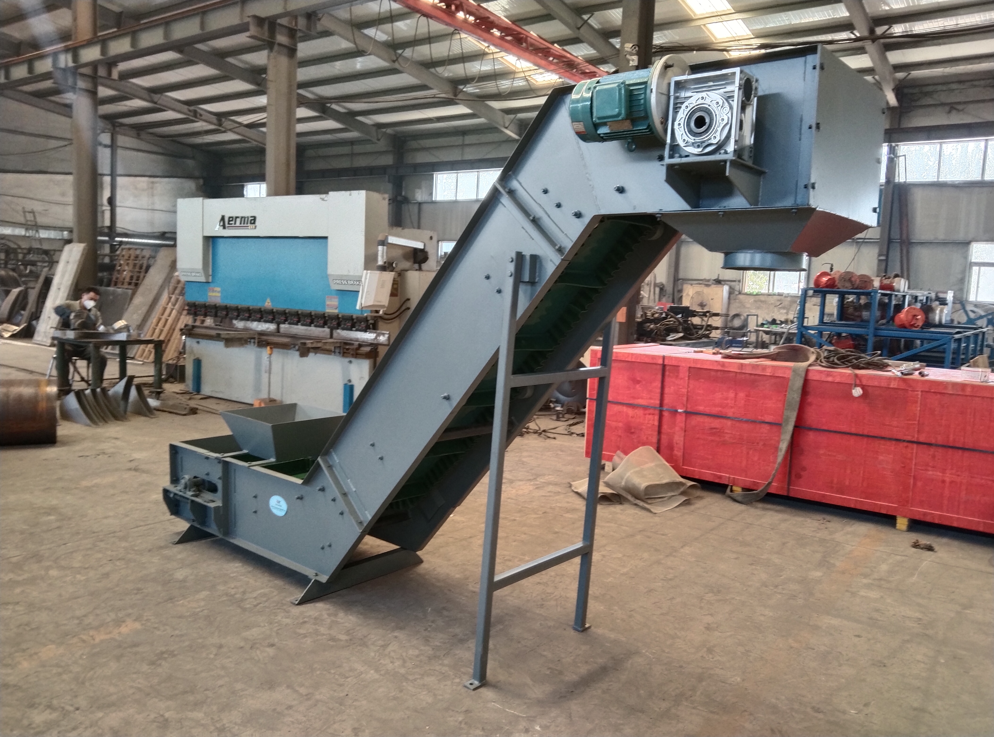 大傾角皮帶輸送機(jī)價格